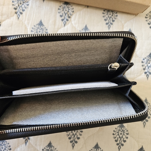 COACH Peanuts Snoopy Black Leather Accordion Zip Wallet Limited Edition NWT - Picture 11 of 13